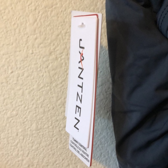 Jantzen one price with underwire size 22W New! - Picture 8 of 13